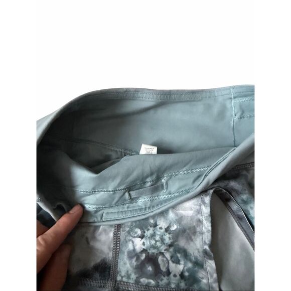 Lululemon Speed Up Low Rise Athletic Shorts 2.5"  Kaleidofloral Multi Blue Cast - Picture 11 of 11